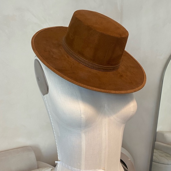 WARM CAMEL BROWN HAT PERFECT FOR FALL - Picture 2 of 6